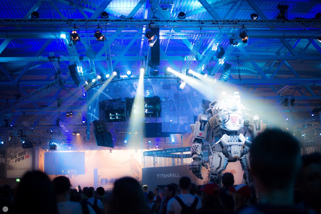 gamescom2013_entertain-me_013_online