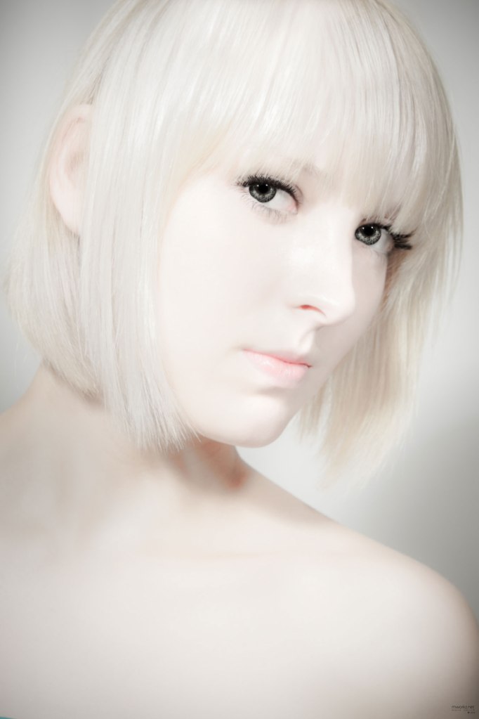 puppet portraits II – attentively