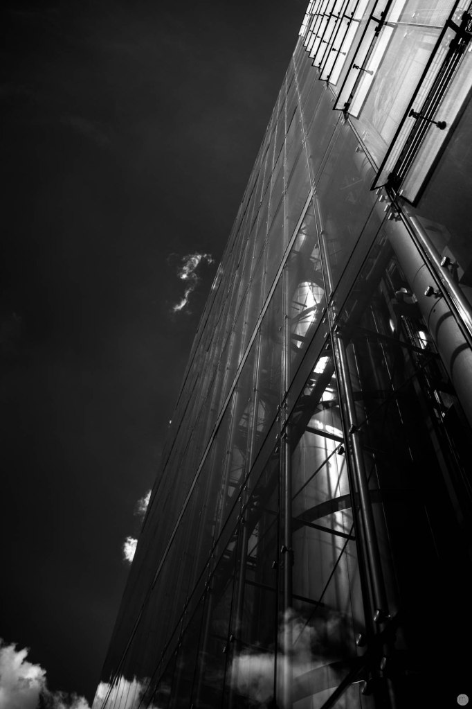 2013-online_0687_glass-filled-sky_001_online