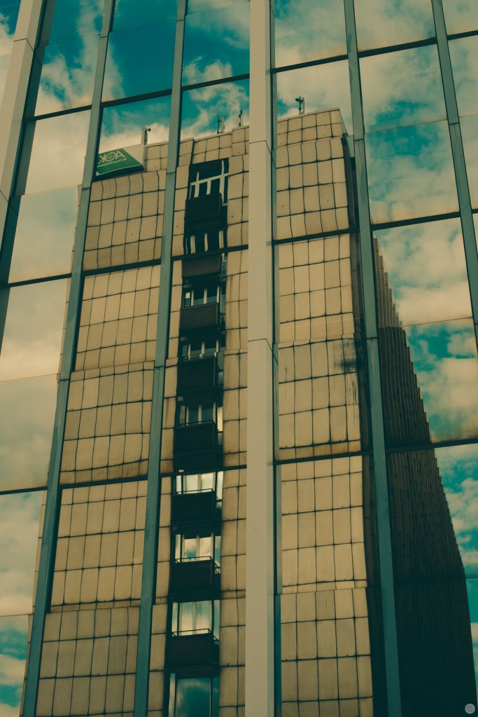 2014-online_0068_reflections-in-gold_001_online