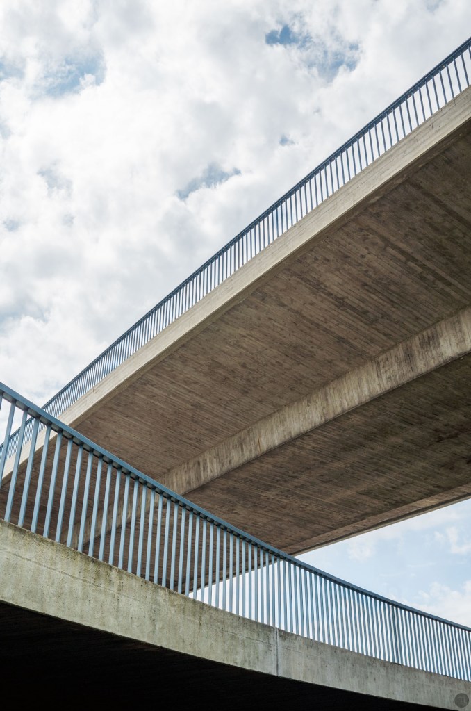 2014-online_0090_crossing-beneath-the-sky_001_online