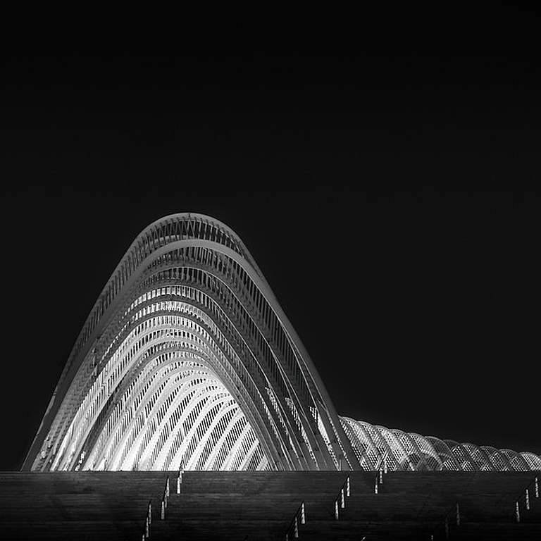 Julia-Anna-Gospodarou_001_curves-of-light