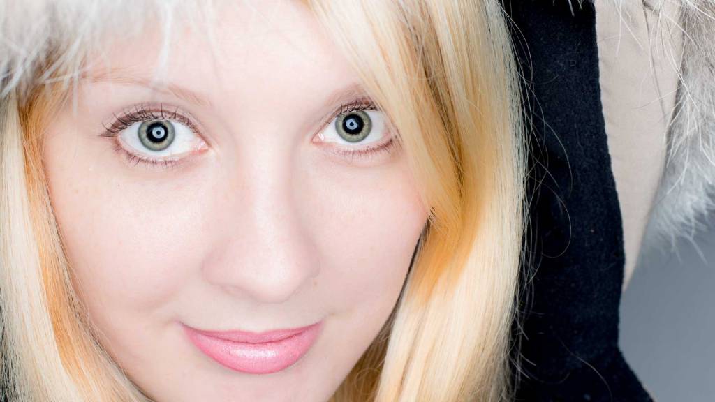 50-Millimeter-Objektiv, ein Ringblitz und ein hübsches Model (Polina)