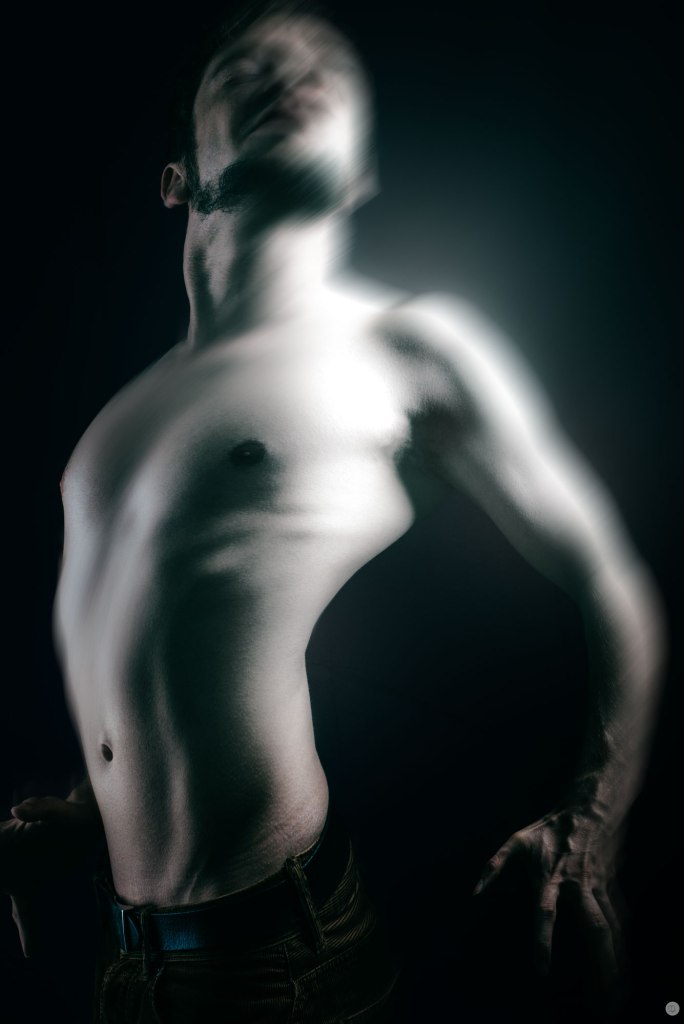 2015-online_0298_strangled_001