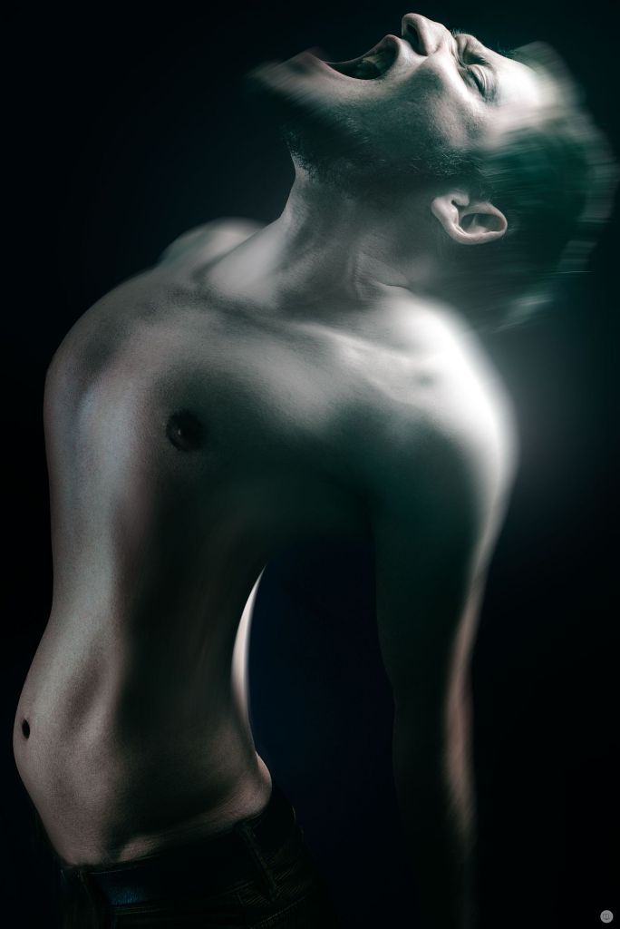 2015-online_0301_strangled_004