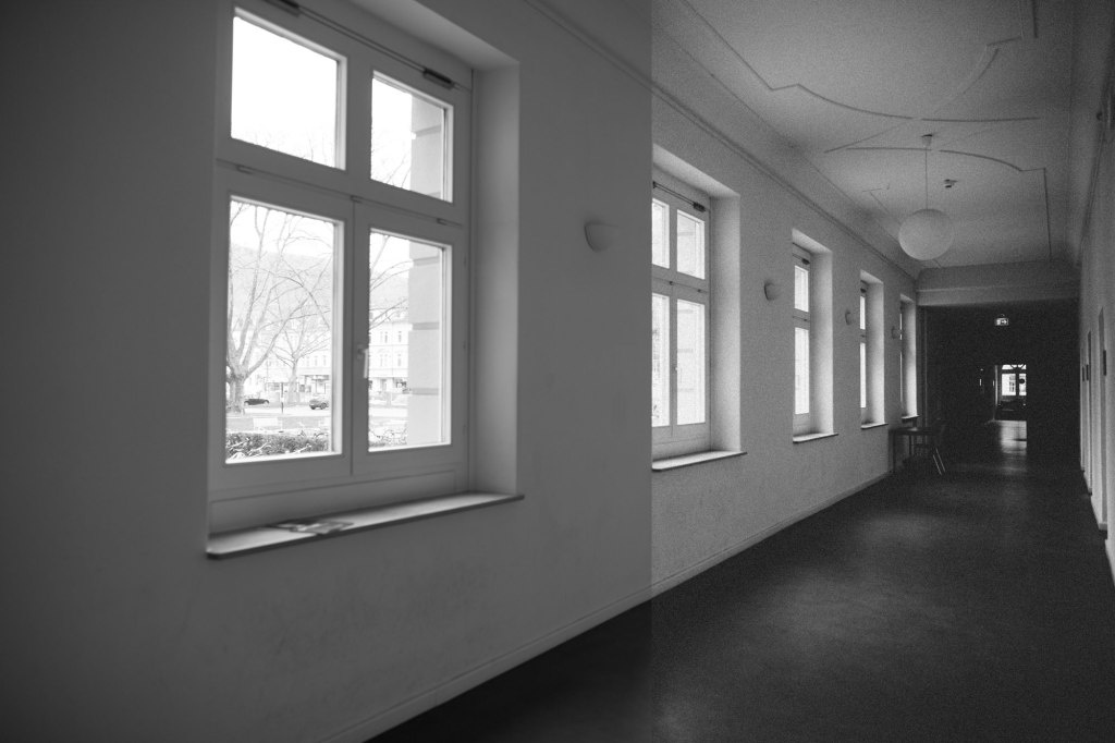 dunkelkammerkunst-06-replichrome01-corridor01-versus