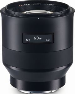 hands-on_zeiss-batis_85mm-standing