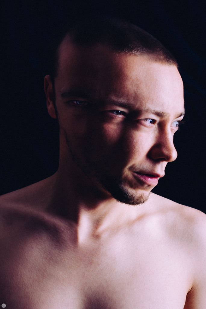 2014-online_0370_eyes-under-four_001_online