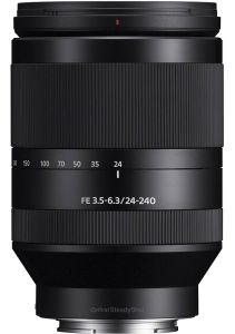 hands-on_sony-fe24-240mm_standing