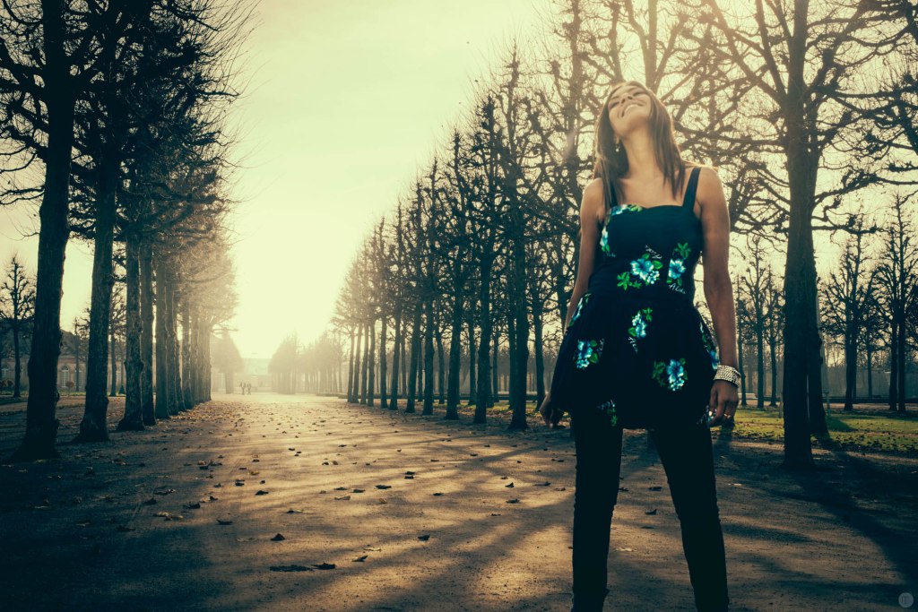 2014-online_1382_blue-spots-and-saffron-sky_001