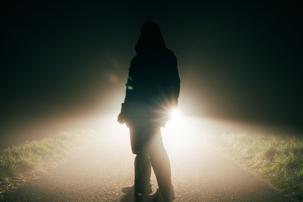 2014-online_1277_meet-in-the-dark_003