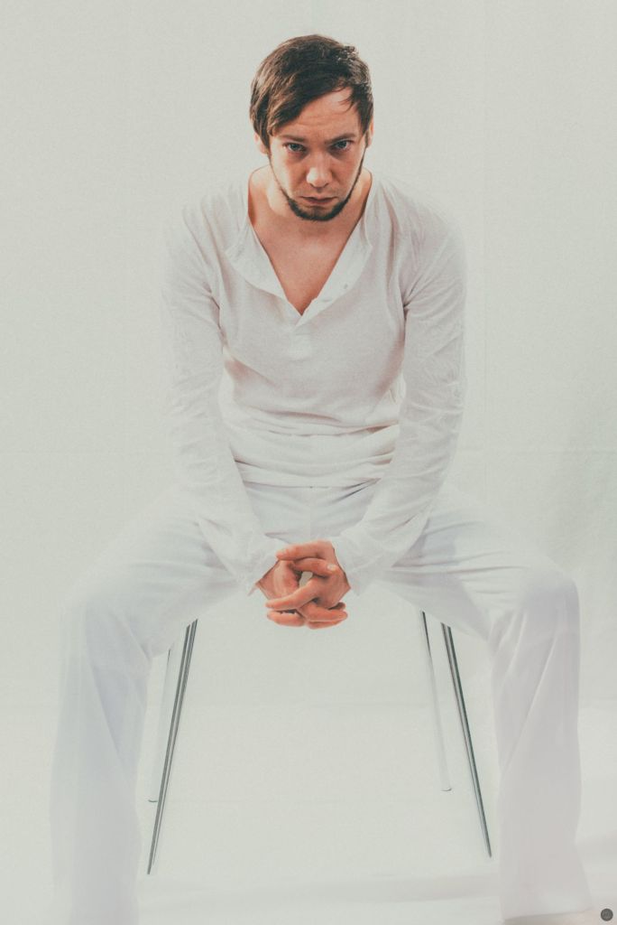 2015-online_0008_the-interrogation-003-trust-me