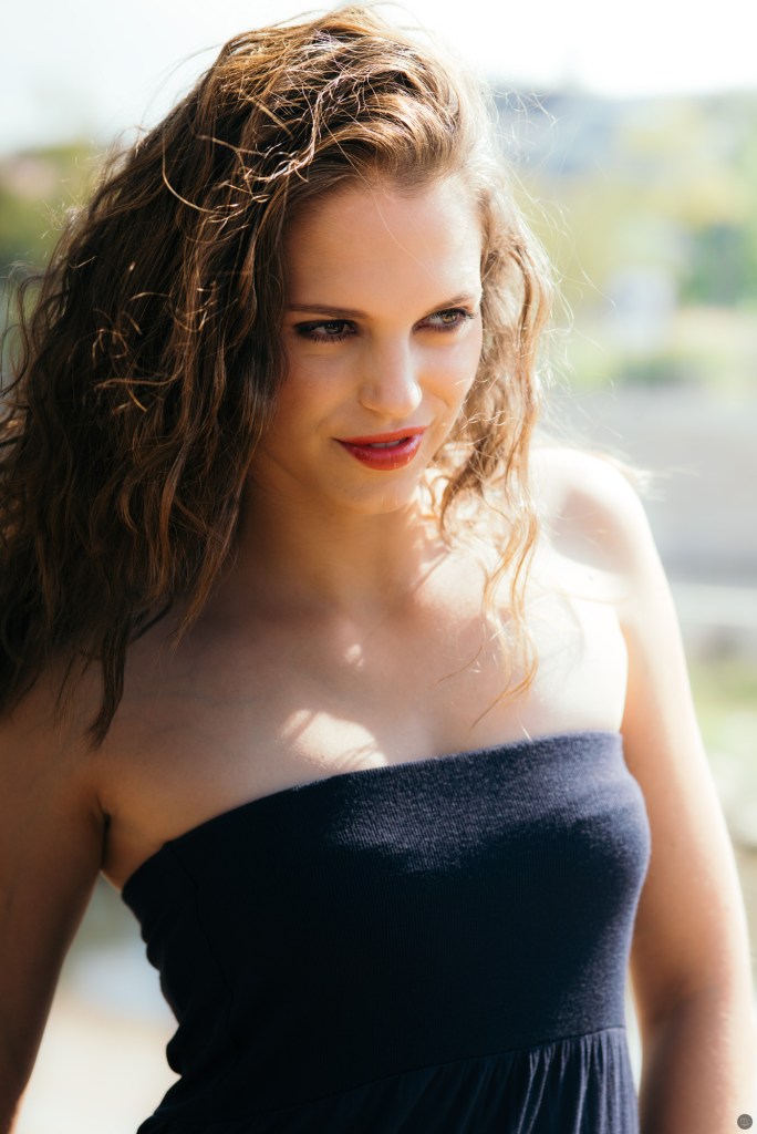 2015-online_1031_days-in-white-satin_001