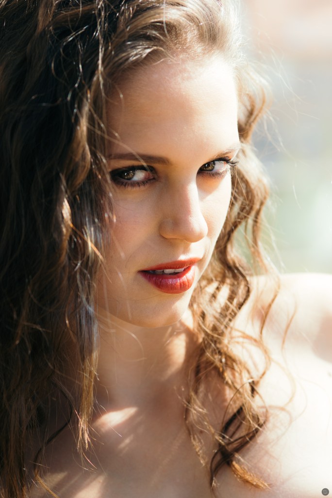 2015-online_1032_days-in-white-satin_002